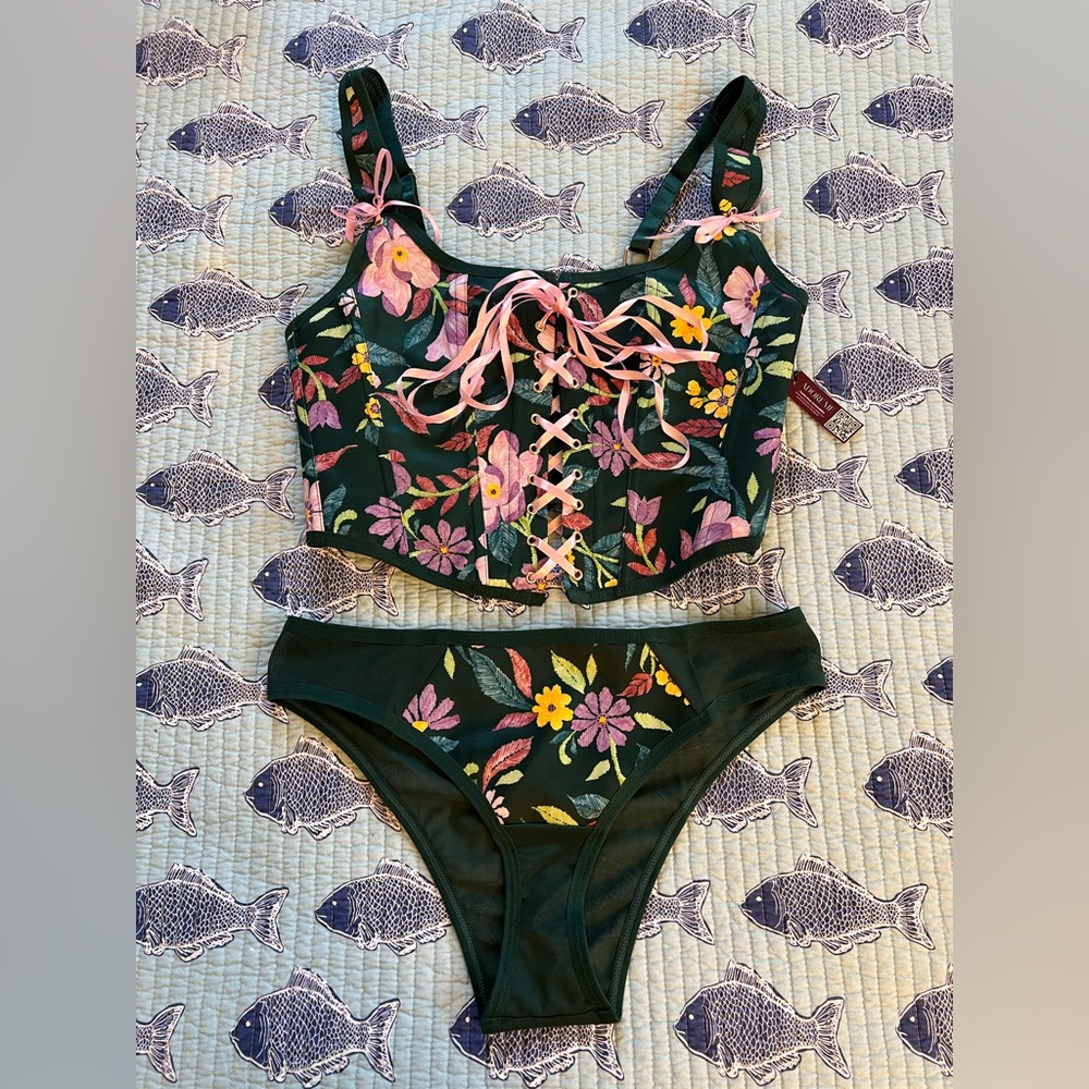 Nature Adore me lingerie set